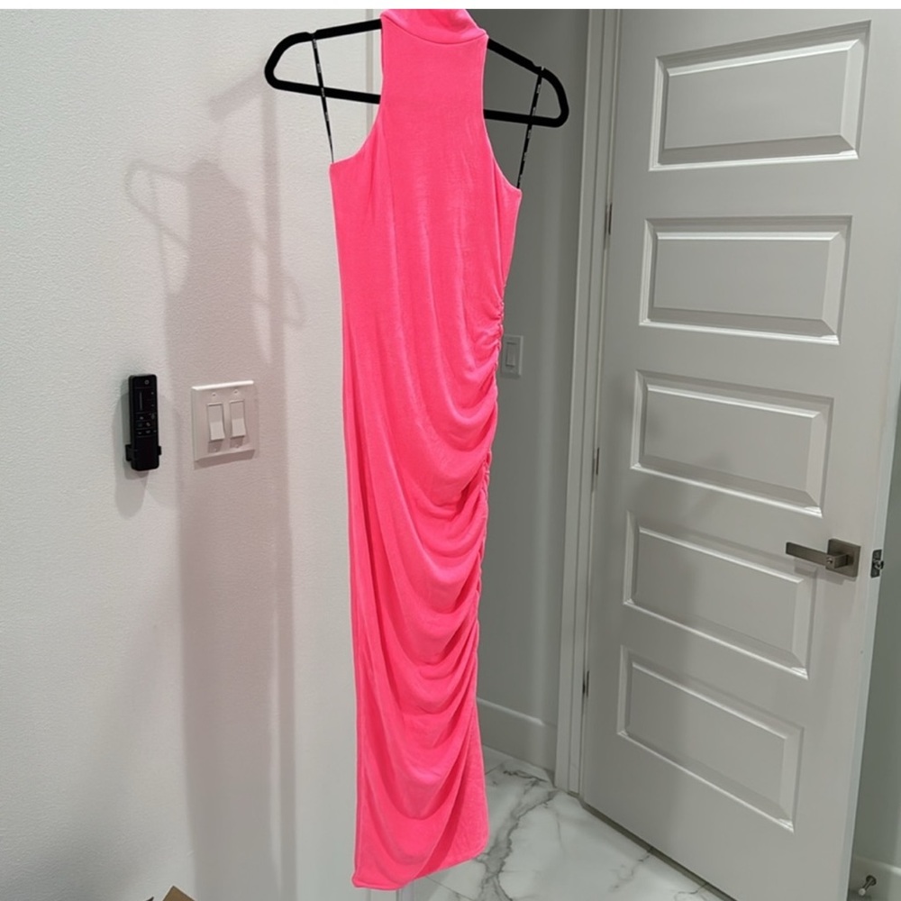 - Revolve Ser.o.ya Pink Delta Midi Dress Sz M Neon Pink - Picture 4 of 4